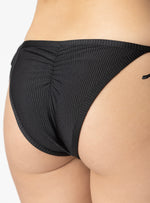 PANTY AMARRE LATERAL 2 FLOR ÓNIX 3752 NEGRO