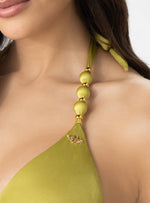 TOP TRIÁNGULO CON ESFERAS Y CHAQUIRAS 7124 PISTACHO