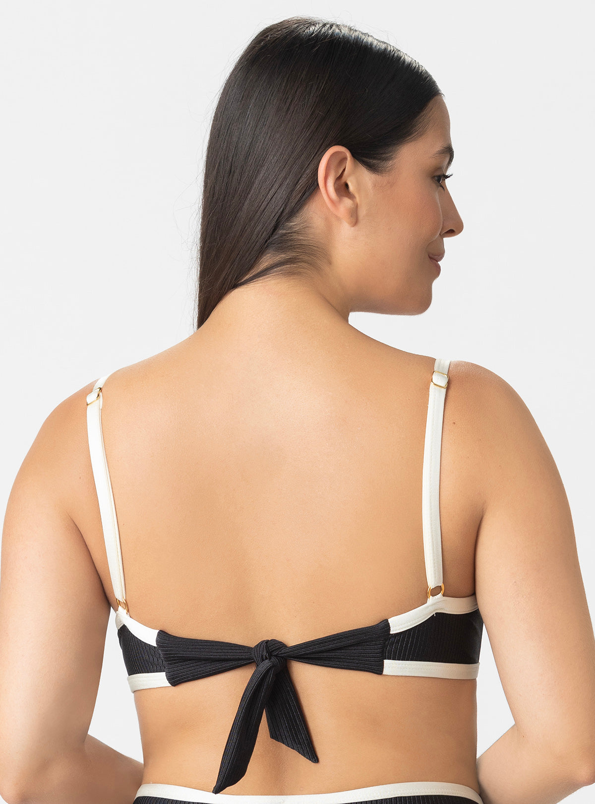 TOP CON ARO CONTRASTE COLOR Y CARGADERAS MULTIUSOS 7128 NEGRO