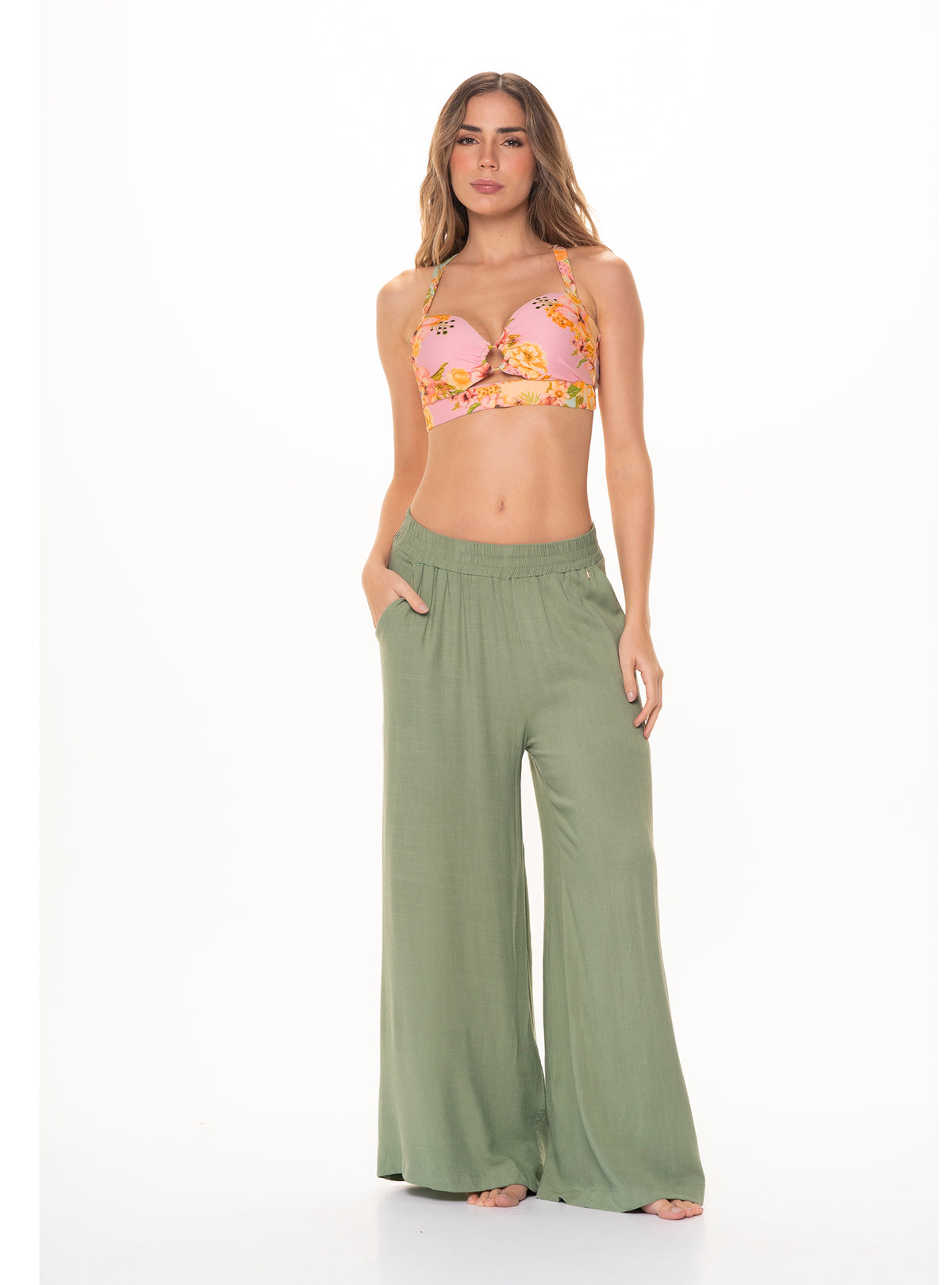 Pantalon con pretina resortada en tela viscosa 8057 verde