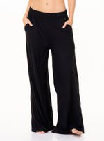 Pantalon con pretina resortada en tela viscosa 8057 negra