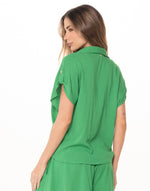 Camisa Con Charreteras y perilla con botones en tela viscosa 8069 verde