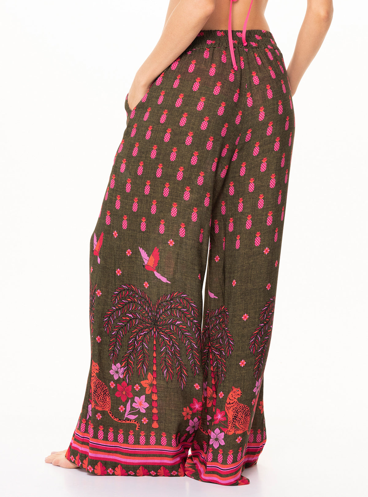 PANTALÓN CON RESORTE DE 2 BOLSILLOS Y CENEFA EN TELA VISCOSA 8075 AMAZONICO