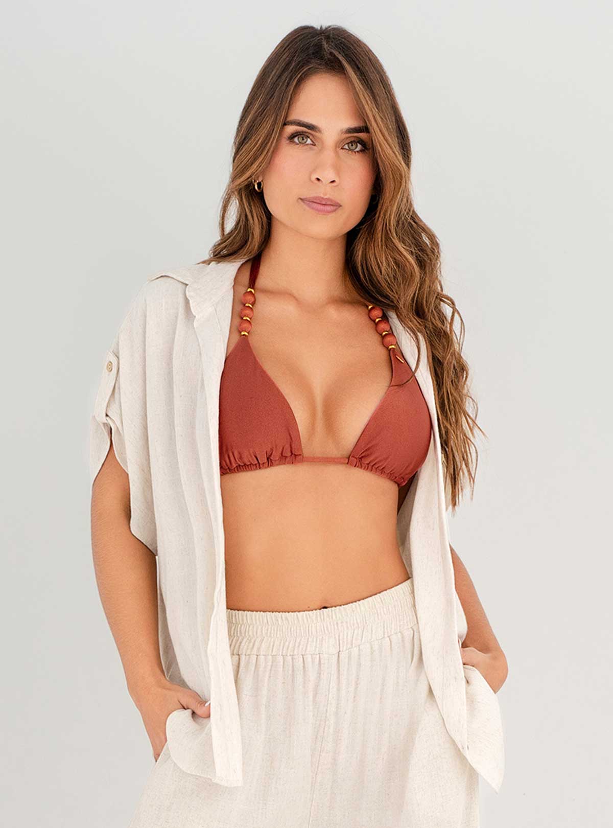 Camisa Manga Corta con perilla y botones dorados en tela viscosa 8085 marfil