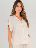 Camisa Manga Corta con perilla y botones dorados en tela viscosa 8085 marfil