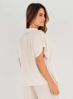 Camisa Manga Corta con perilla y botones dorados en tela viscosa 8085 marfil