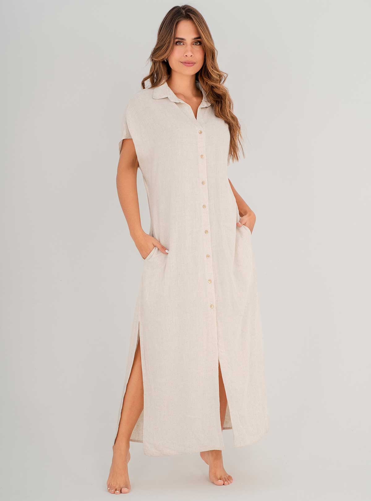 Vestido Largo con 2 bolsillos y perilla con botones dorados en tela viscosa 8090 marfil