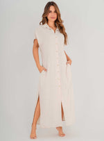 Vestido Largo con 2 bolsillos y perilla con botones dorados en tela viscosa 8090 marfil