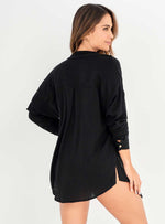 Camisa Manga Larga en viscosa spandex, con cuello, perilla y botones dorados. Negro 8098