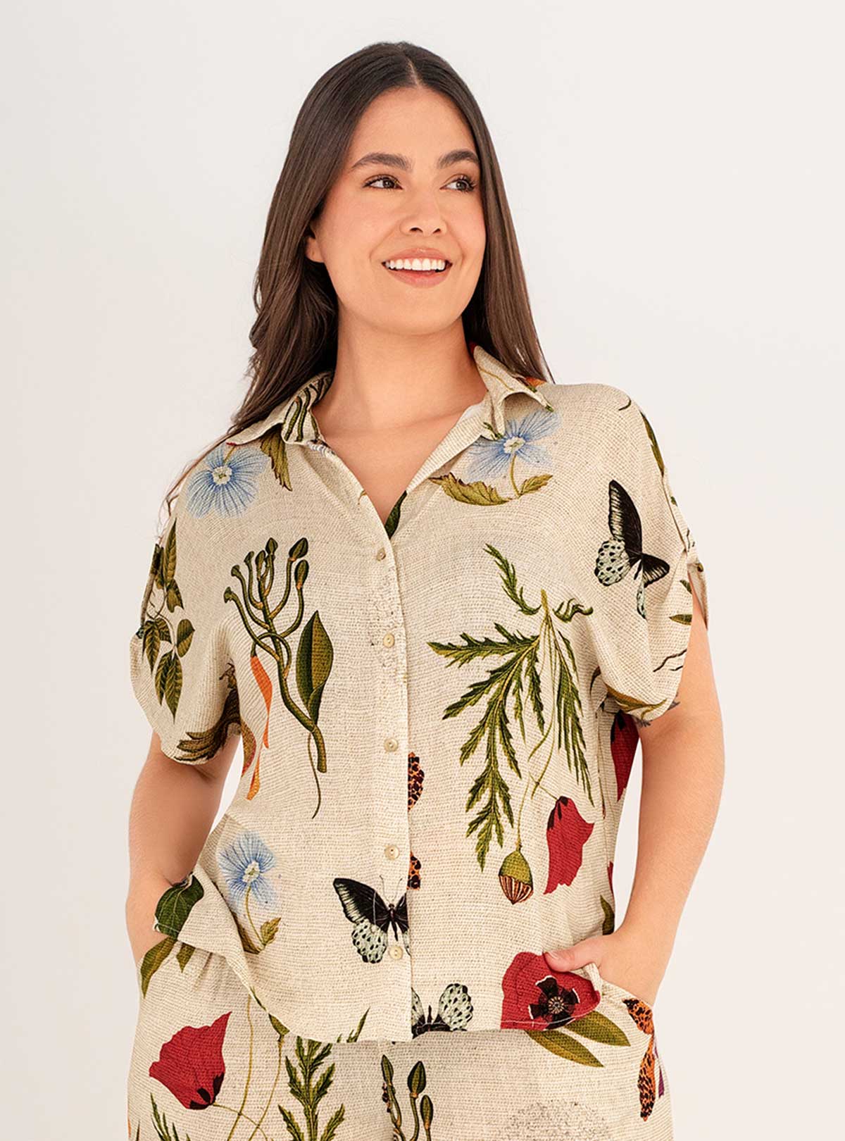 Camisa Manga Corta con pretina y botones en dorado en tela rayon viscosa 8123