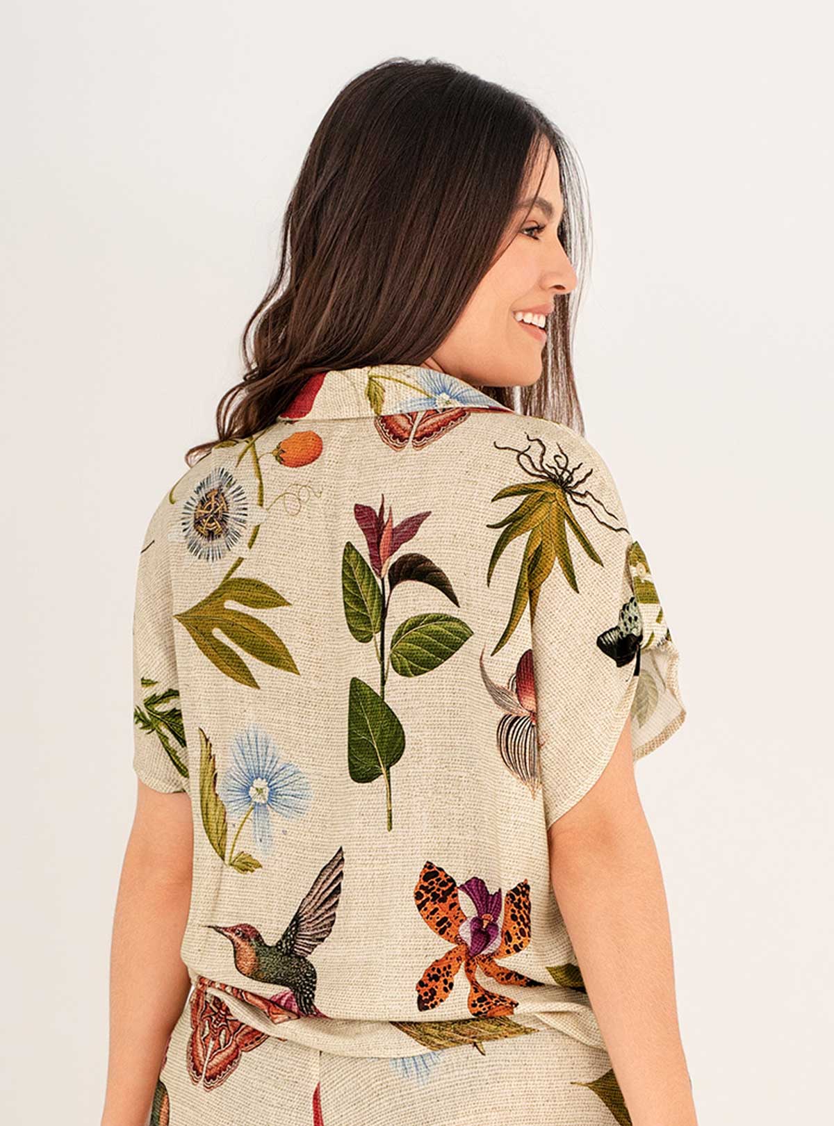 Camisa Manga Corta con pretina y botones en dorado en tela rayon viscosa 8123