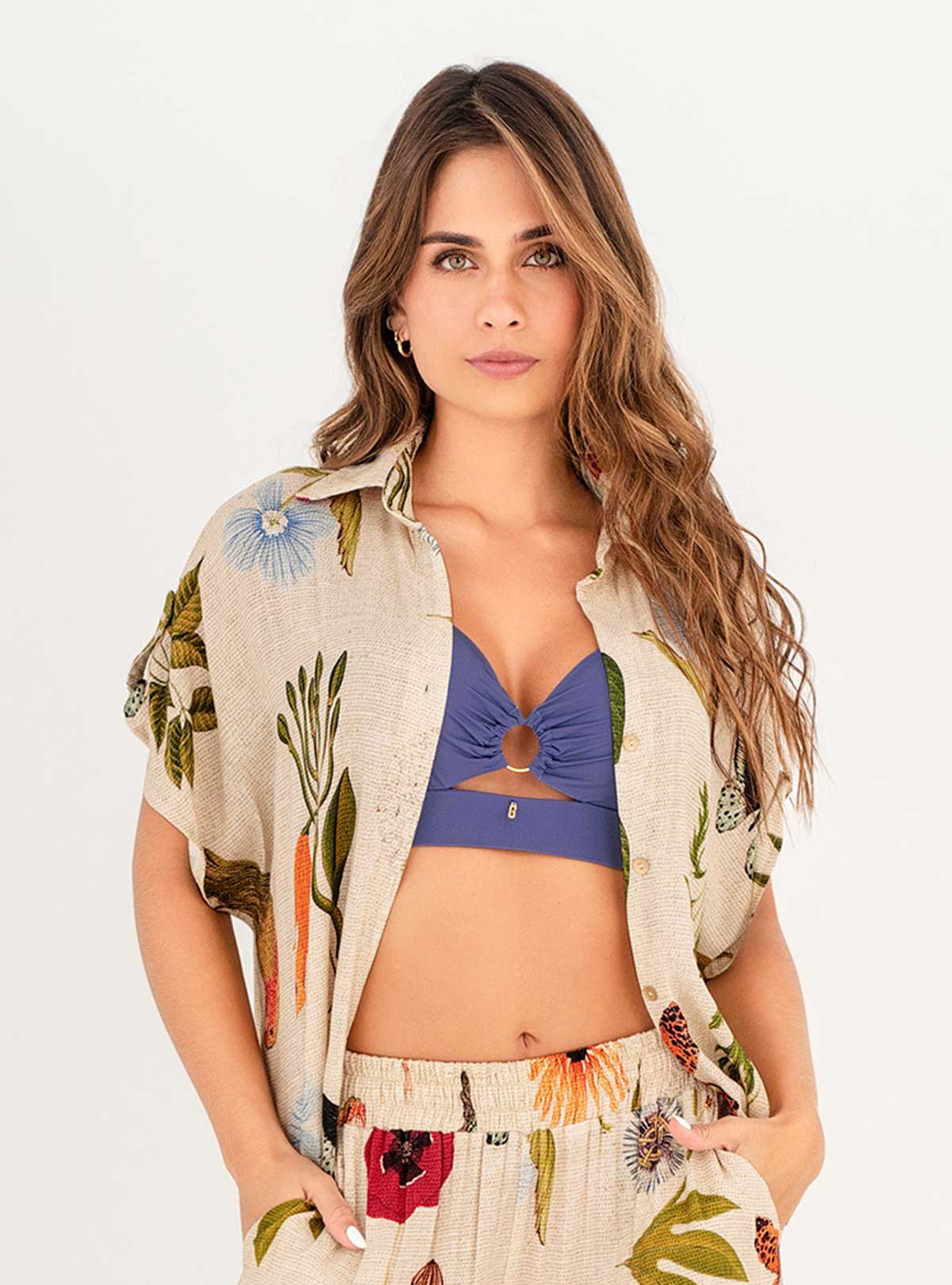 Camisa Manga Corta con pretina y botones en dorado en tela rayon viscosa 8123