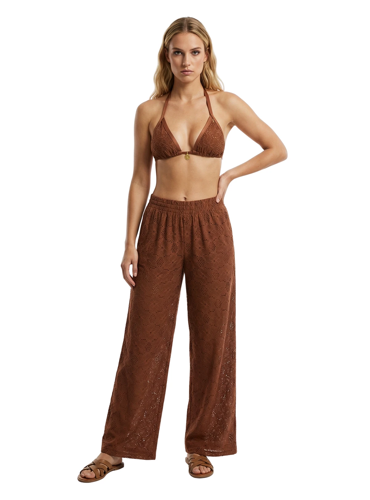 PANTALÓN EN OJALILLO CON ELONGACIÓN COLOR CHOCOLATE 8284 – EDICIÓN LIMITADA