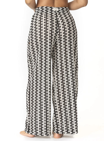 PANTALÓN EN CROCHET ZIGZAG NEGRO CON BOLSILLOS. 8200