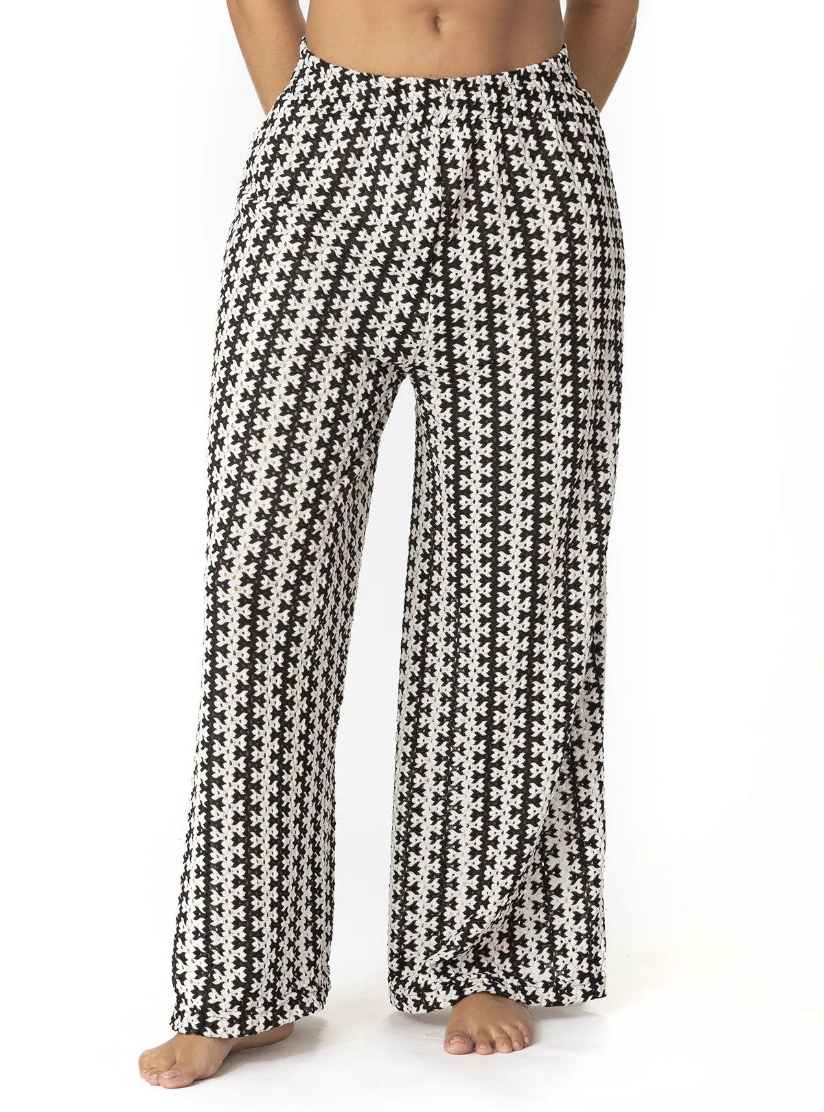 PANTALÓN EN CROCHET ZIGZAG NEGRO CON BOLSILLOS. 8200