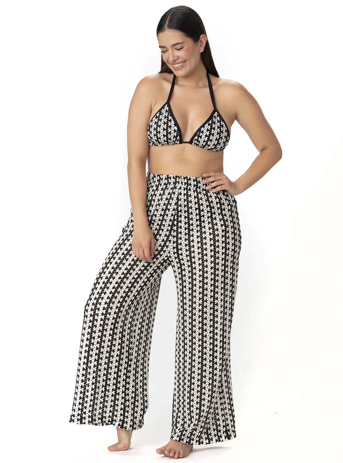 PANTALÓN EN CROCHET ZIGZAG NEGRO CON BOLSILLOS. 8200