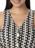 CHALECO EN TELA CROCHET ZIGZAG NEGRO, CON BOTONES. 8198