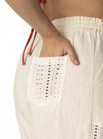 SHORT CON BOLSILLOS EN LINO SEMILLA 8189