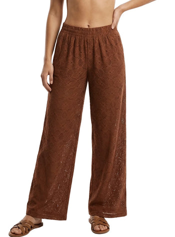 PANTALÓN EN OJALILLO CON ELONGACIÓN COLOR CHOCOLATE 8284 – EDICIÓN LIMITADA