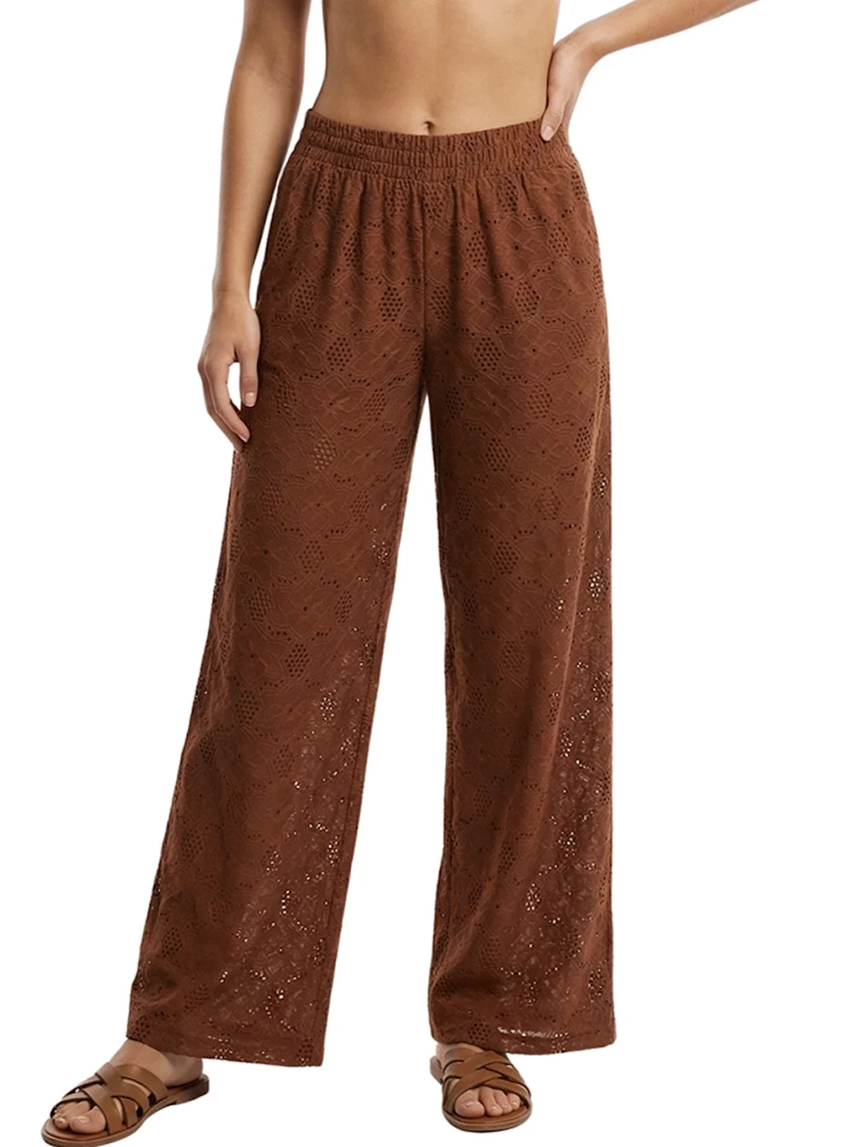 PANTALÓN EN OJALILLO CON ELONGACIÓN COLOR CHOCOLATE 8284 – EDICIÓN LIMITADA