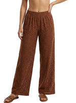 PANTALÓN EN OJALILLO CON ELONGACIÓN COLOR CHOCOLATE 8284 – EDICIÓN LIMITADA