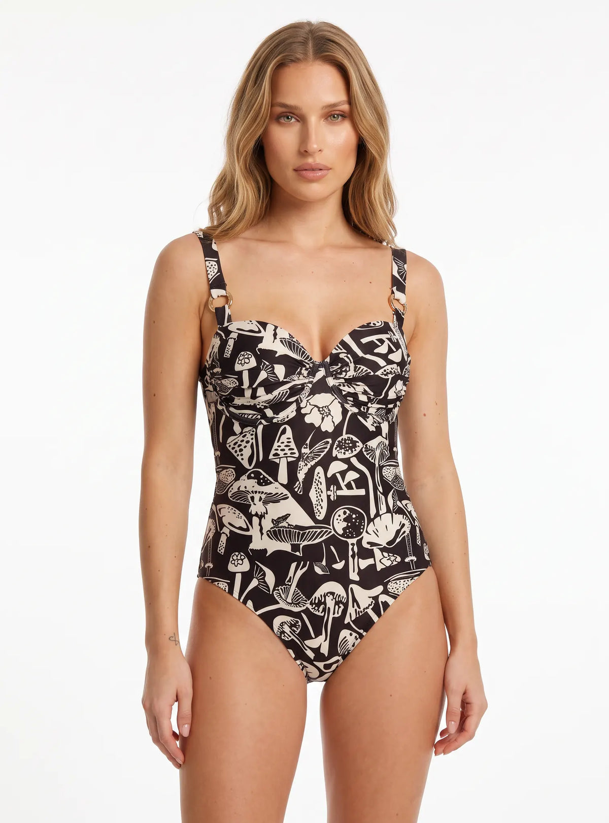 VESTIDO DE BAÑO ENTERIZO CON COPA REALCE Y ARGOLLAS 1289 CONNETION