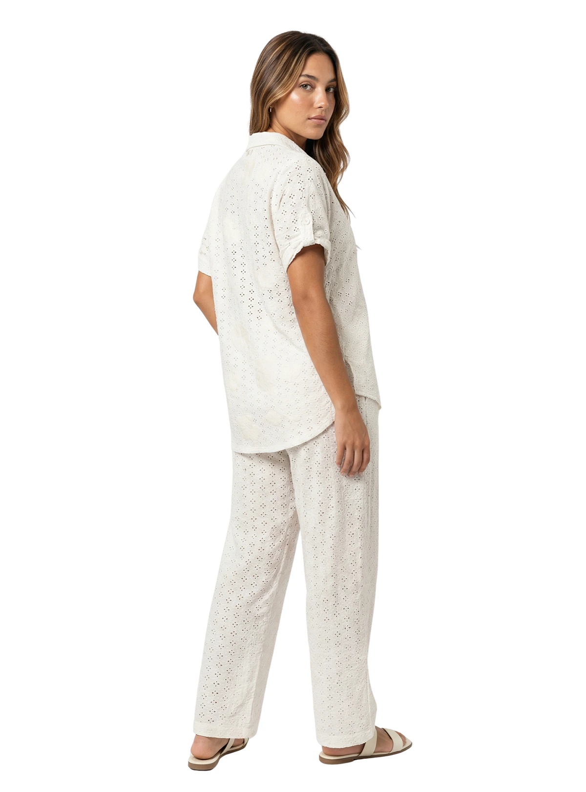 CAMISA MANGA CORTA EN OJALILLO BORDADO CRUDO 8273